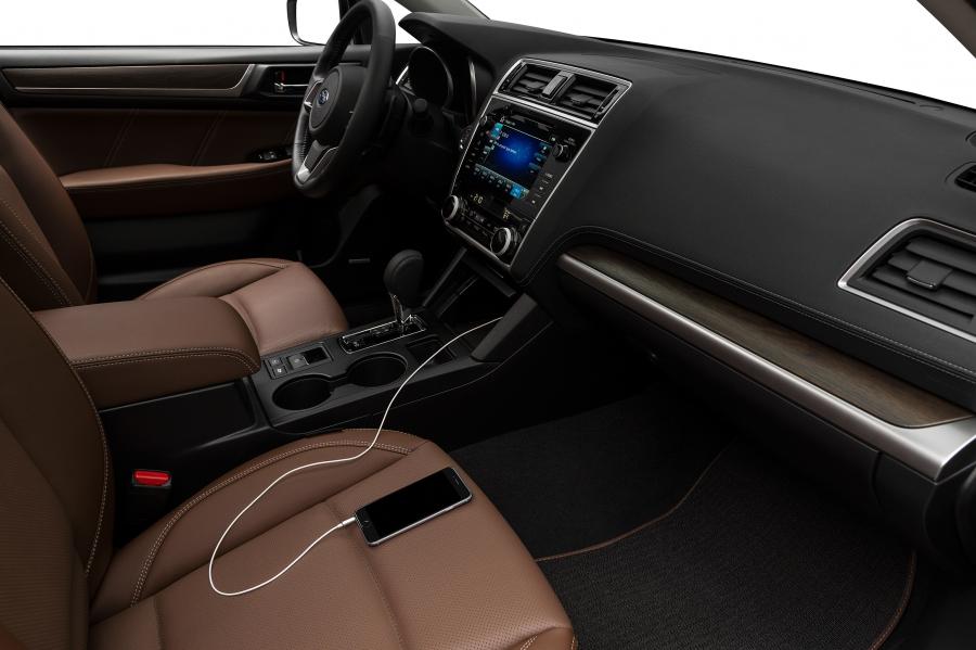 Интерьер Subaru Outback 3.6R 2017 года  (NA) (фото 5 из 7)